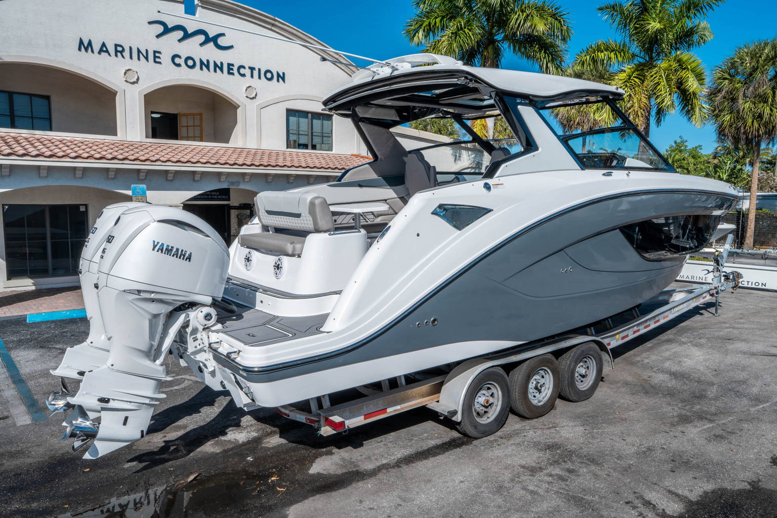 New 2026 Hurricane SunDeck 3200 OB #0871 image 2