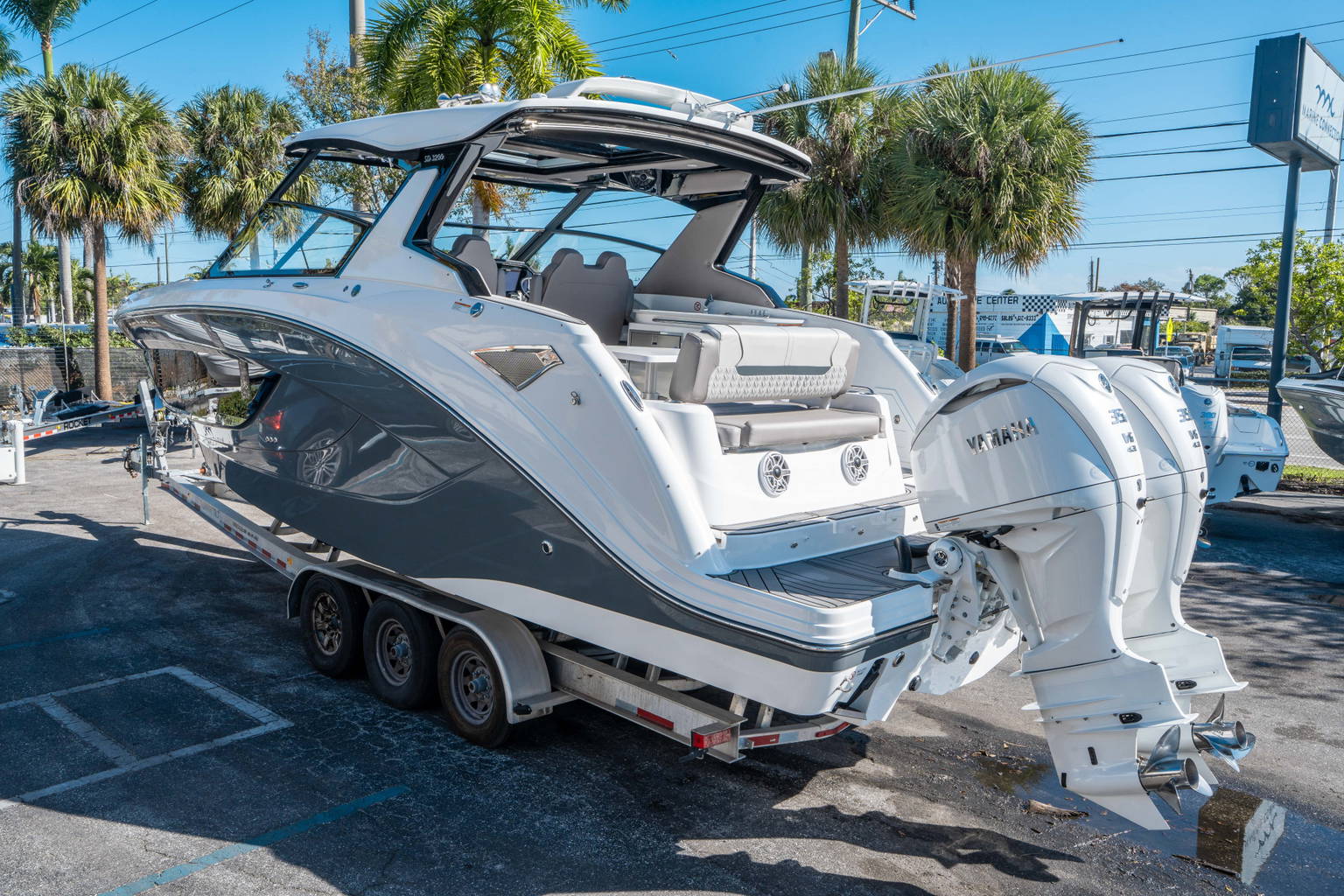 New 2026 Hurricane SunDeck 3200 OB #0871 image 4