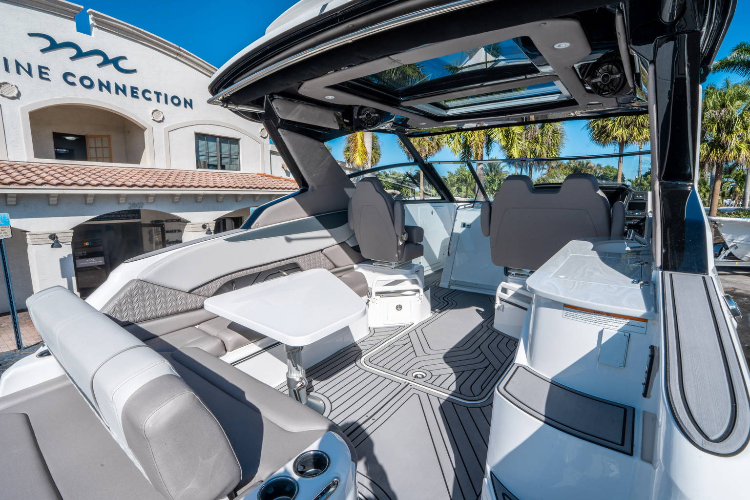 New 2026 Hurricane SunDeck 3200 OB #0871 image 11