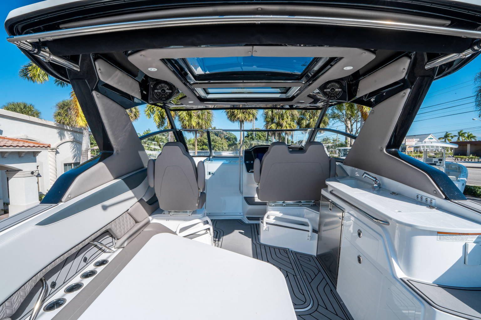 New 2026 Hurricane SunDeck 3200 OB #0871 image 14