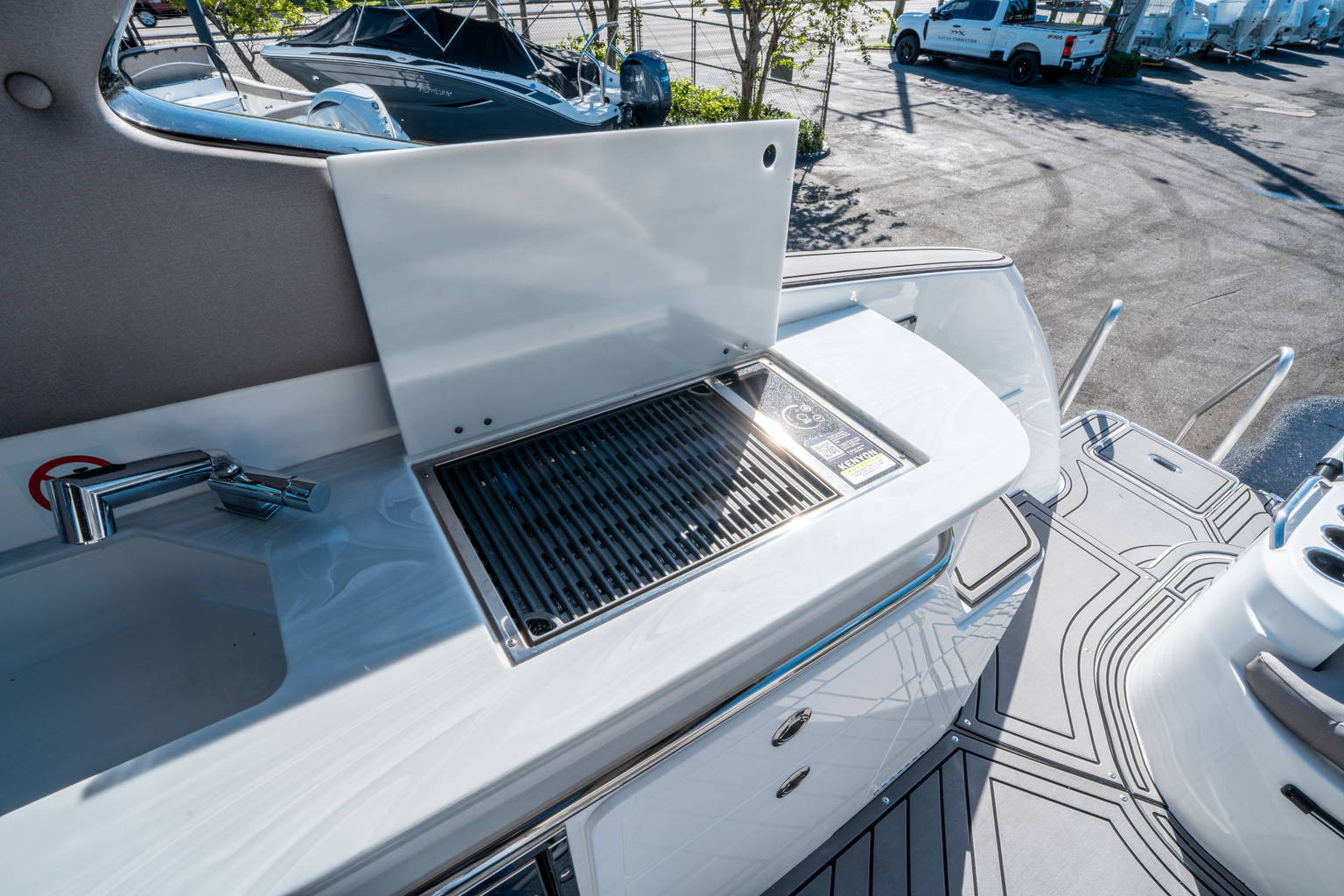 New 2026 Hurricane SunDeck 3200 OB #0871 image 17