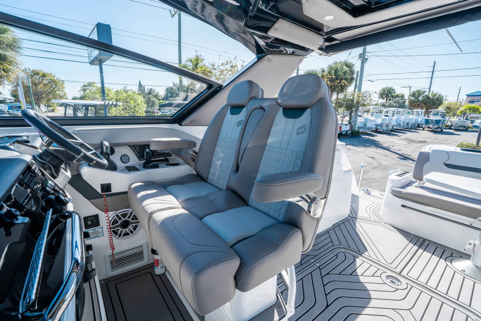 New 2026 Hurricane SunDeck 3200 OB #0871 image 21