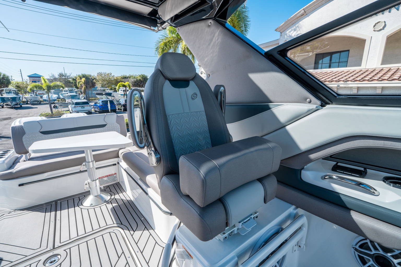 New 2026 Hurricane SunDeck 3200 OB #0871 image 22