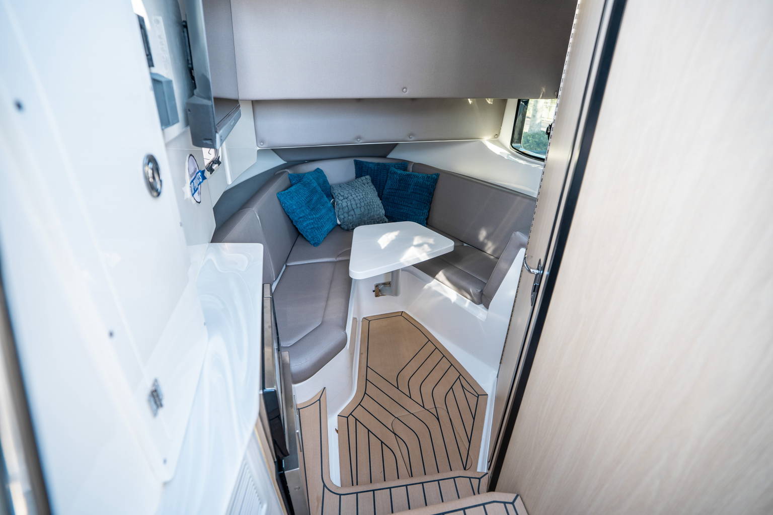 New 2026 Hurricane SunDeck 3200 OB #0871 image 27