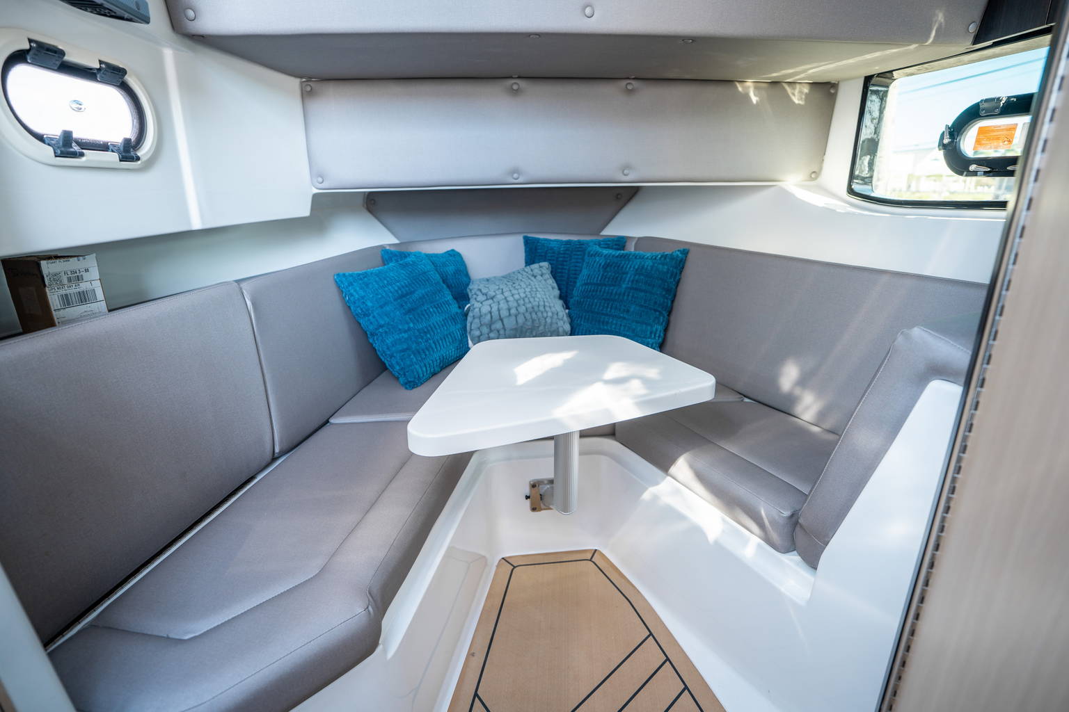 New 2026 Hurricane SunDeck 3200 OB #0871 image 28