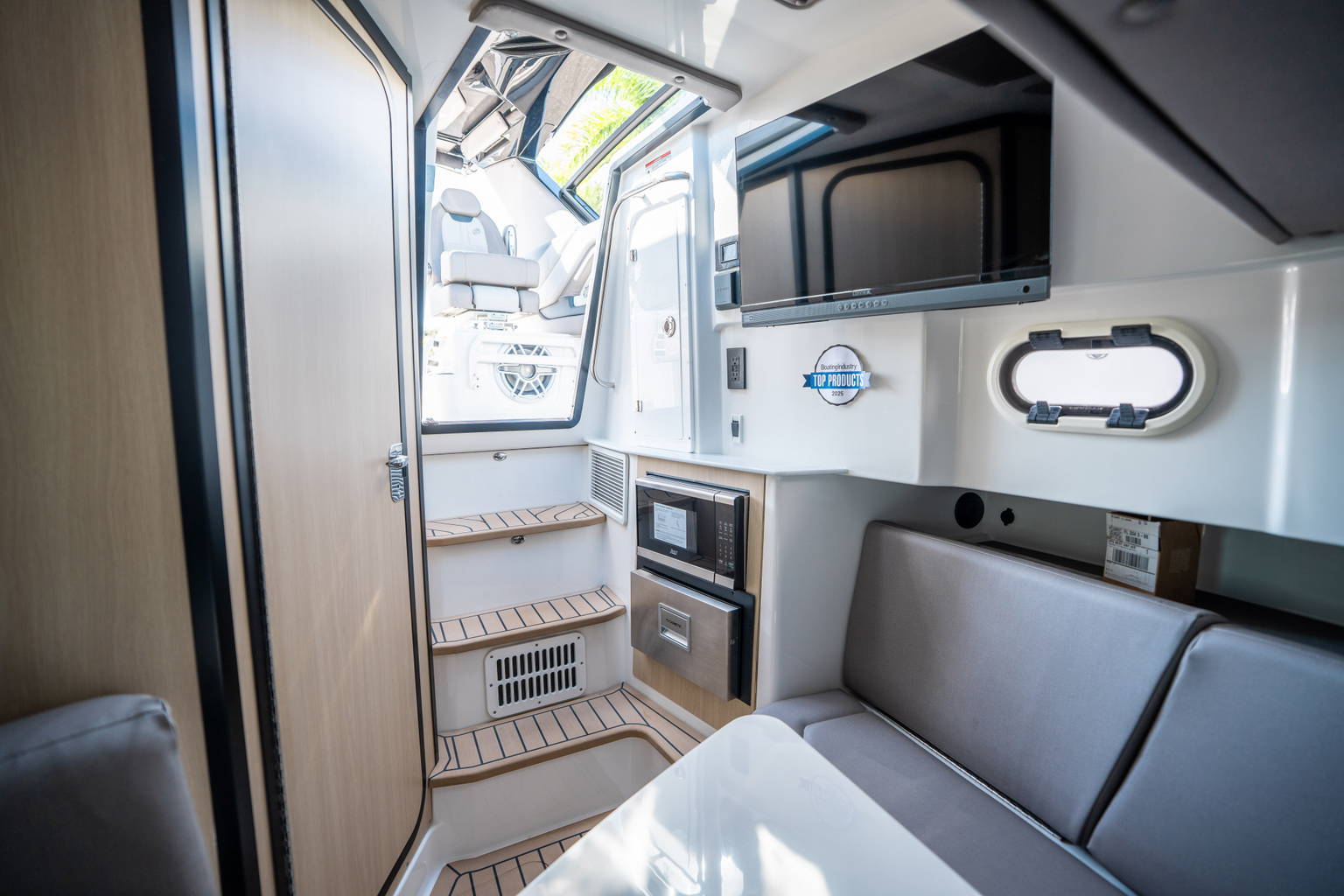 New 2026 Hurricane SunDeck 3200 OB #0871 image 29