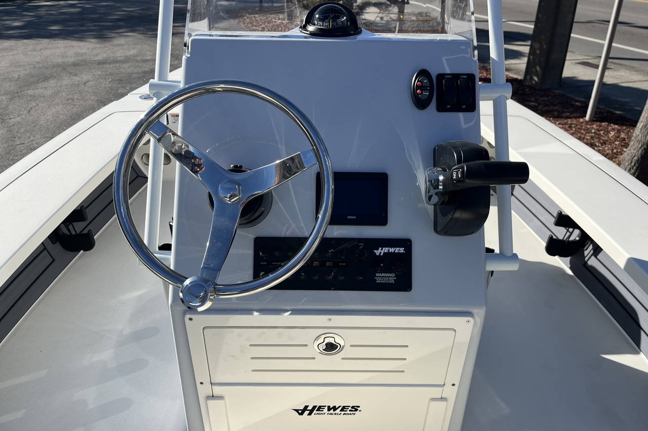 Alternative image of Hewes Redfisher 18 in Vero Beach, FL