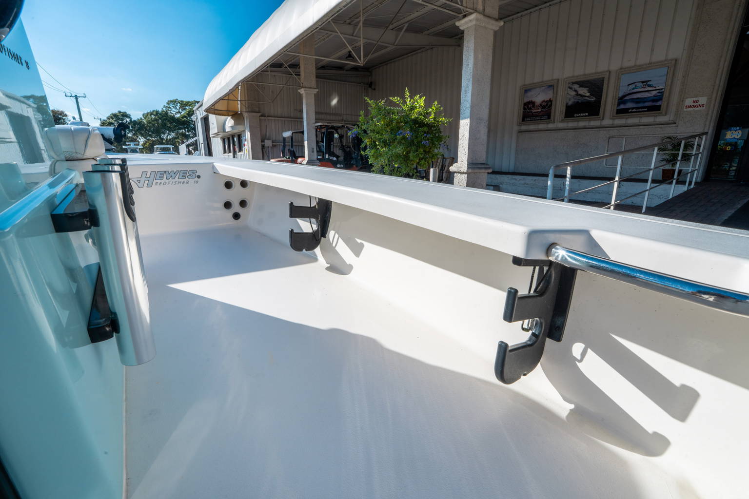Used 2018 Hewes Redfisher 18 #C047 image 14