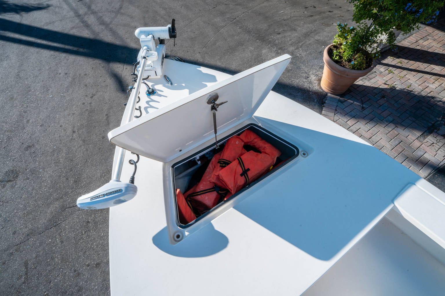 Used 2018 Hewes Redfisher 18 #C047 image 17