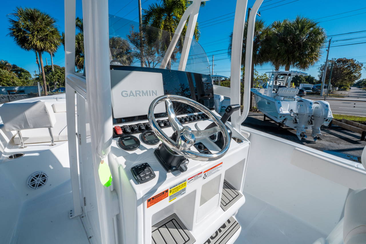 Alternative image of Sea Hunt Ultra 229 in Vero Beach, FL