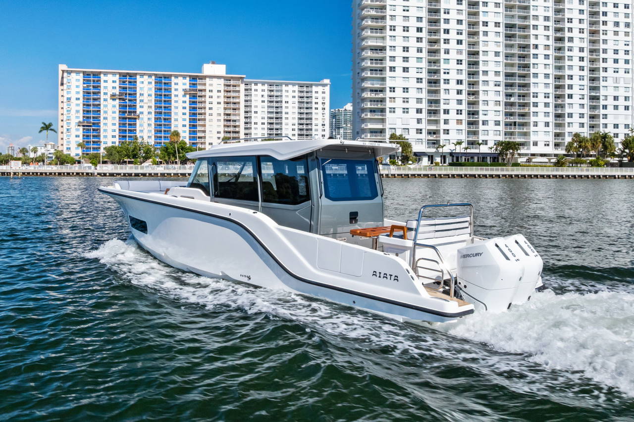 Alternative image of Aiata Wayfinder 38 Cabin in West Palm Beach, FL