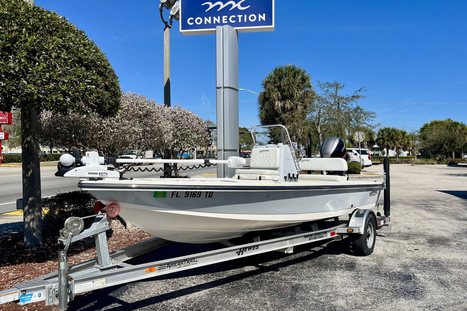 Used 2022 Hewes 18 Redfisher #F019 image 2