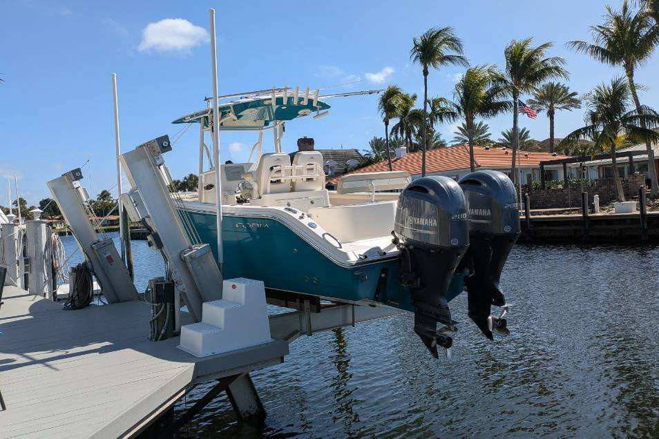 Used 2018 Cobia 277 CC #W031 image 4