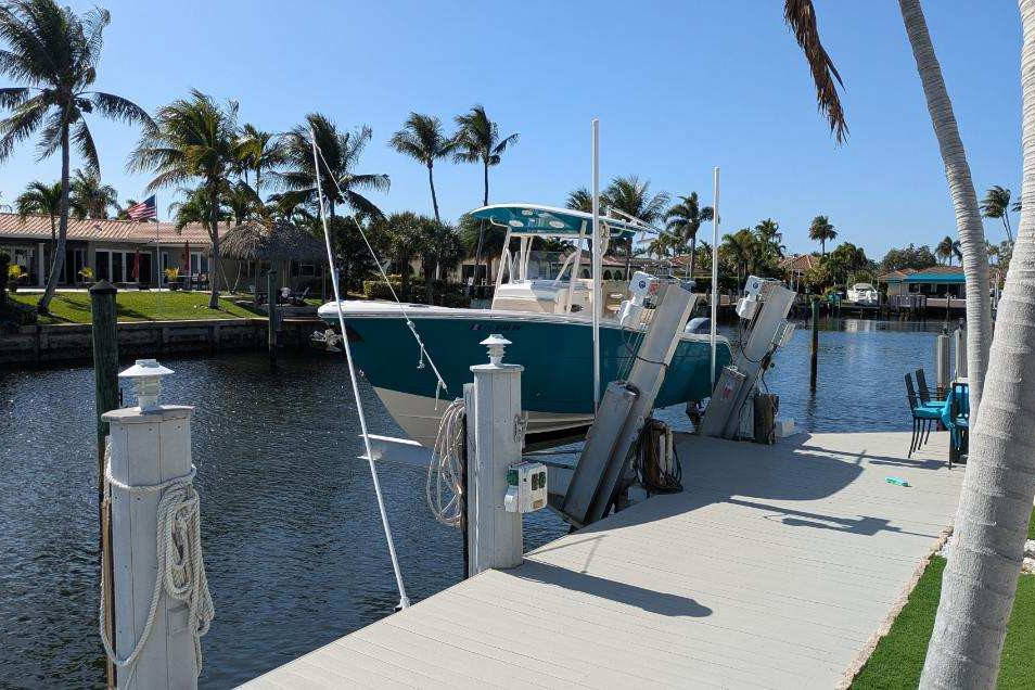 Used 2018 Cobia 277 CC #W031 image 3