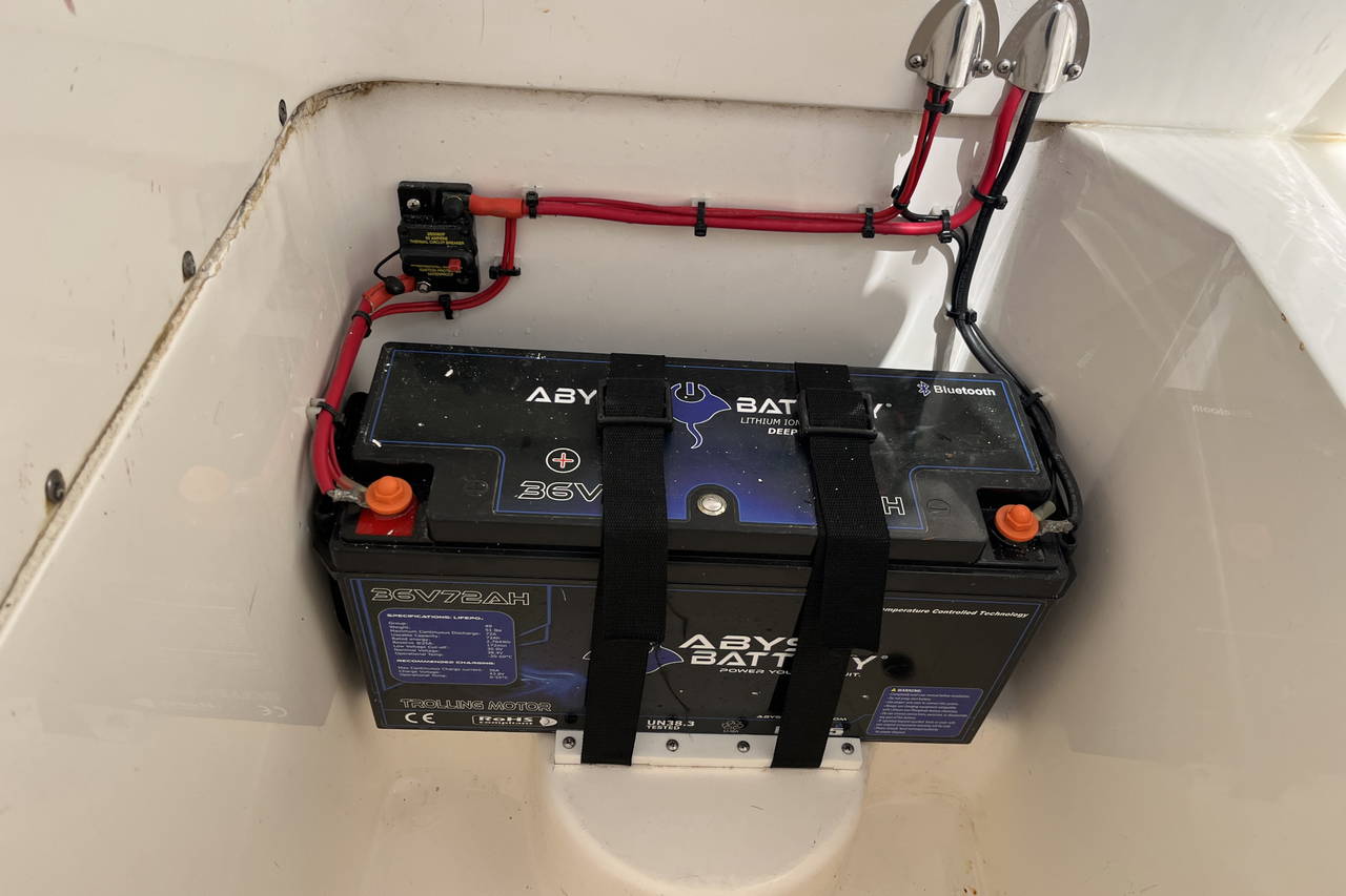 Alternative image of Contender 25 T in Vero Beach, FL