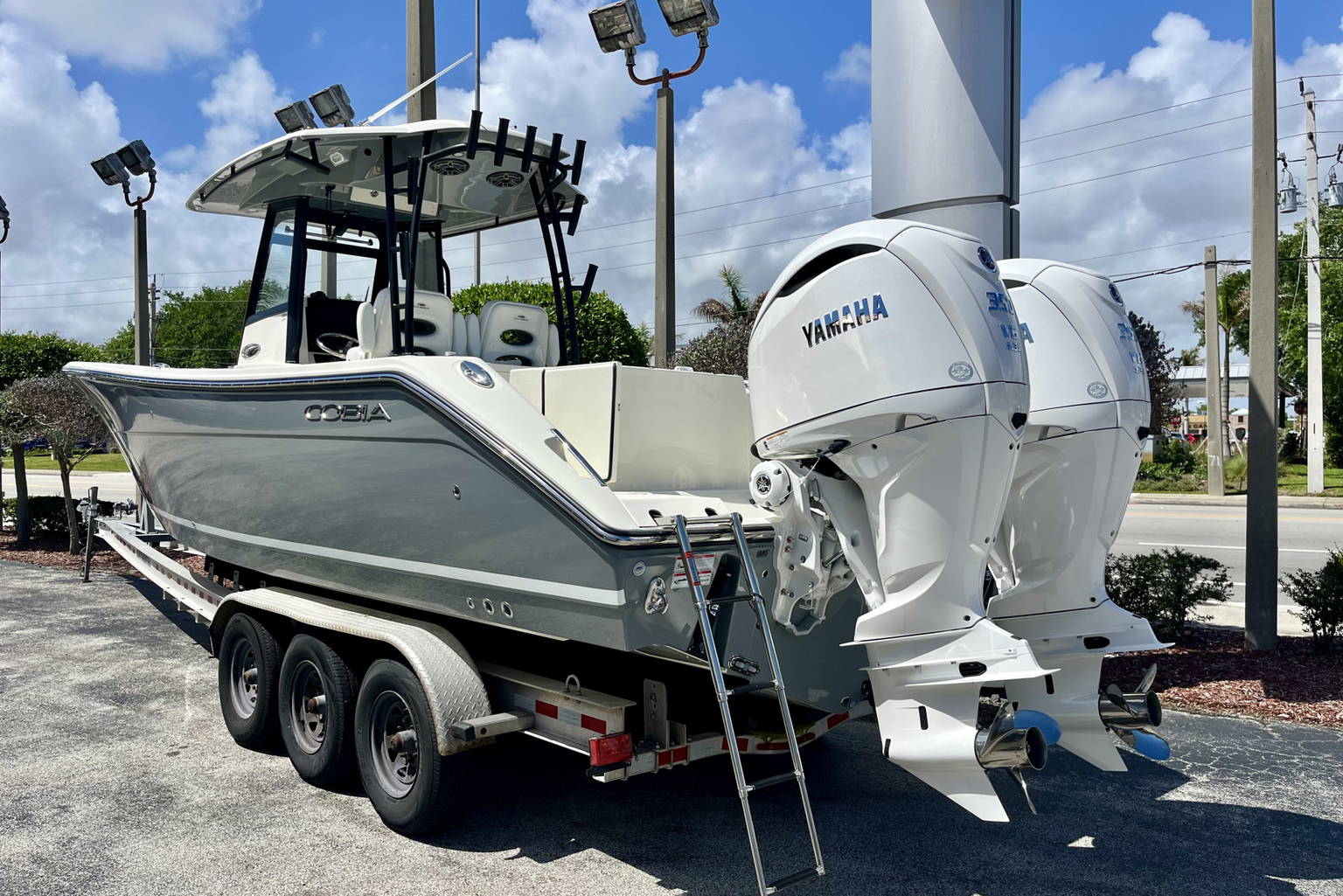 New 2026 Cobia 320 CC #A006 image 4