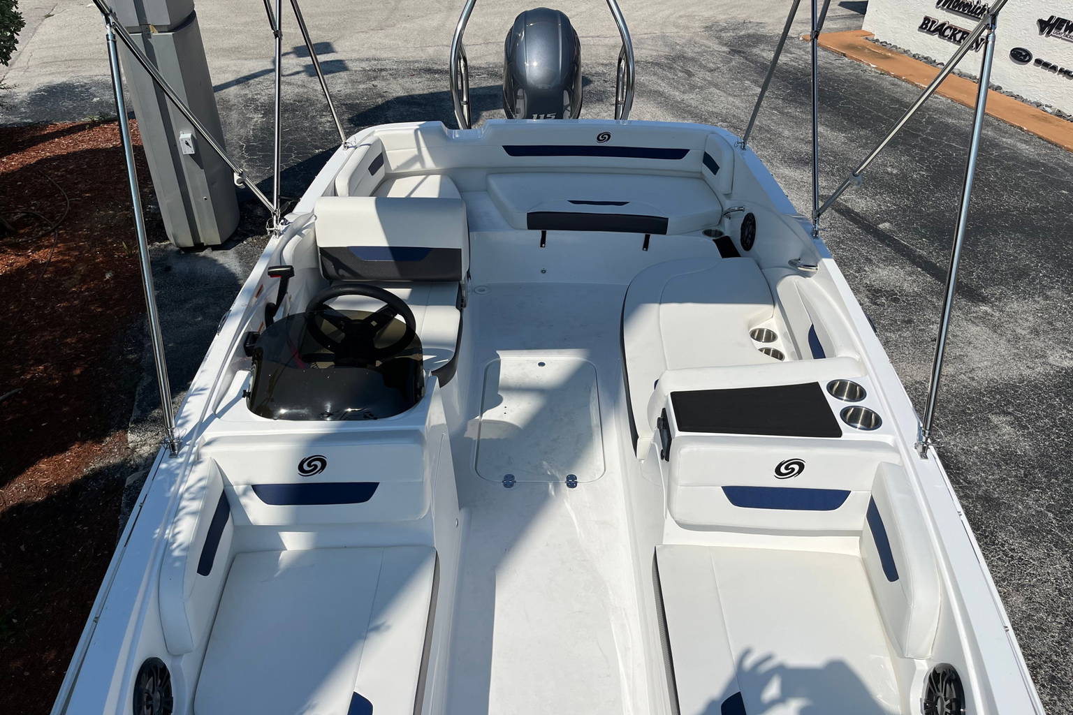 New 2023 Hurricane SunDeck Sport OB SS 185 OB #8872 image 16