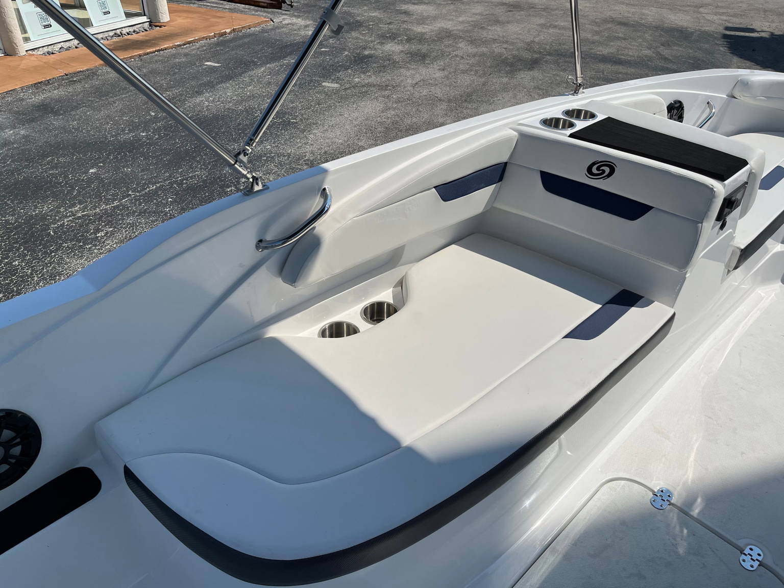 Alternative image of Hurricane SunDeck Sport OB SS 185 OB in Stuart, FL