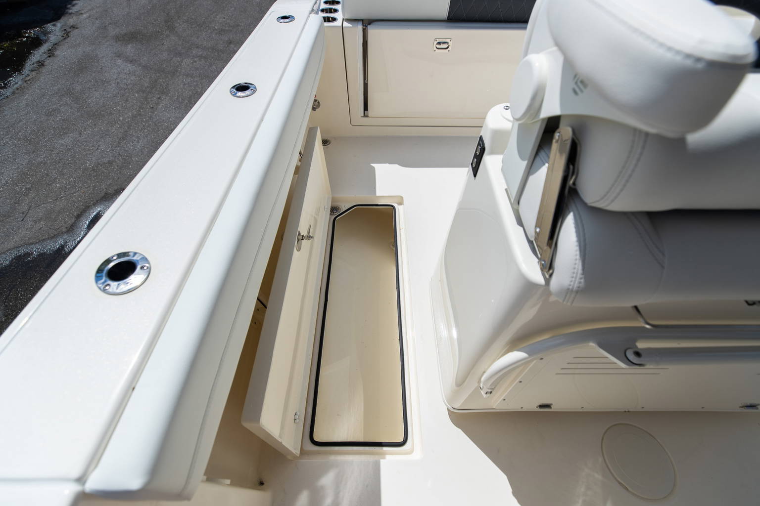 New 2023 Cobia 280 CC #D021 image 17