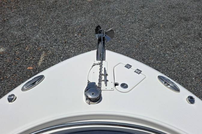 Used 2019 Robalo R242 #017B image 11