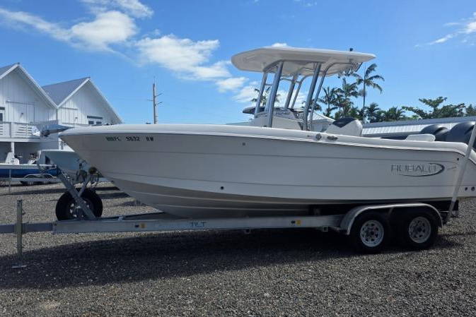 Used 2019 Robalo R242 #017B image 2