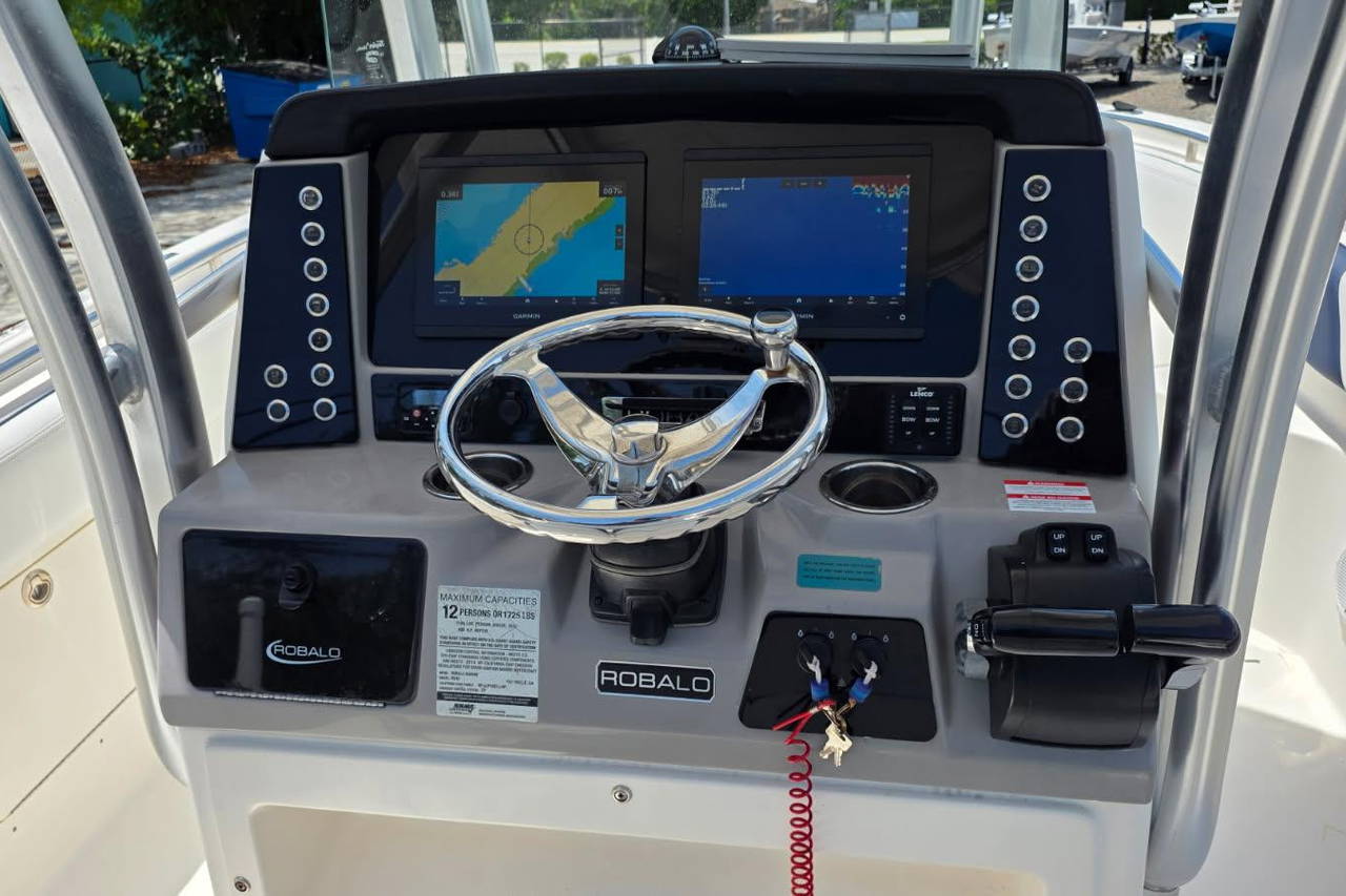 Alternative image of Robalo R242 in Florida Keys, FL