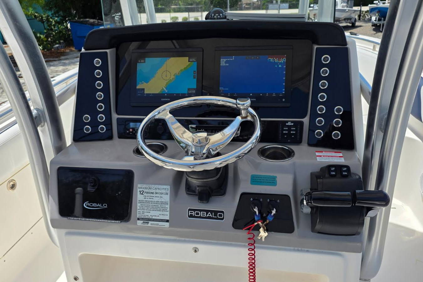 Used 2019 Robalo R242 #017B image 8