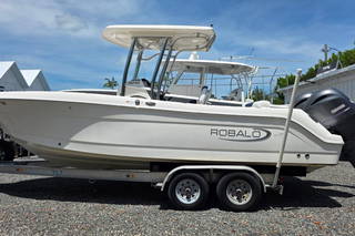 Used 2019 Robalo R242 for sale