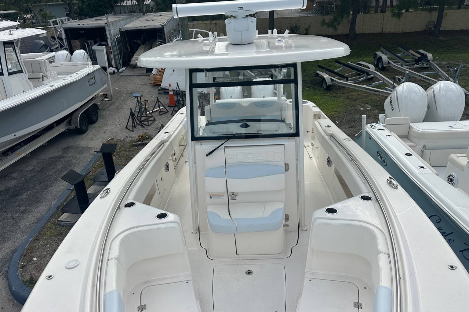 Used 2023 Robalo R302 #0107 image 10