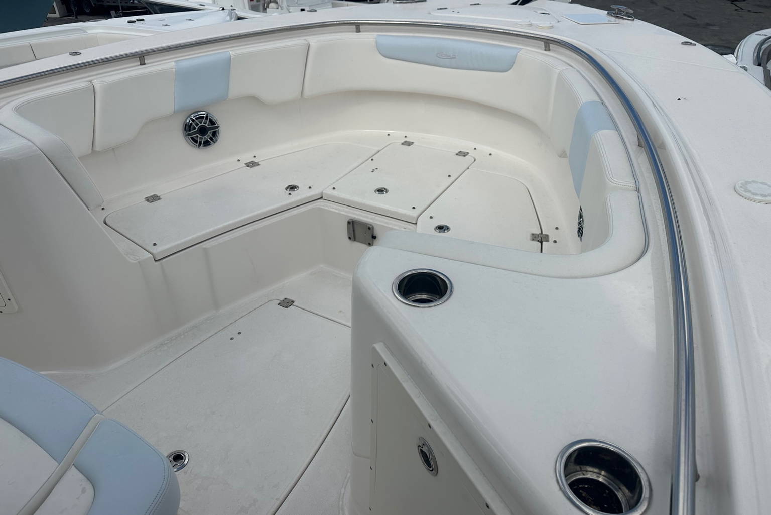 Used 2023 Robalo R302 #0107 image 9