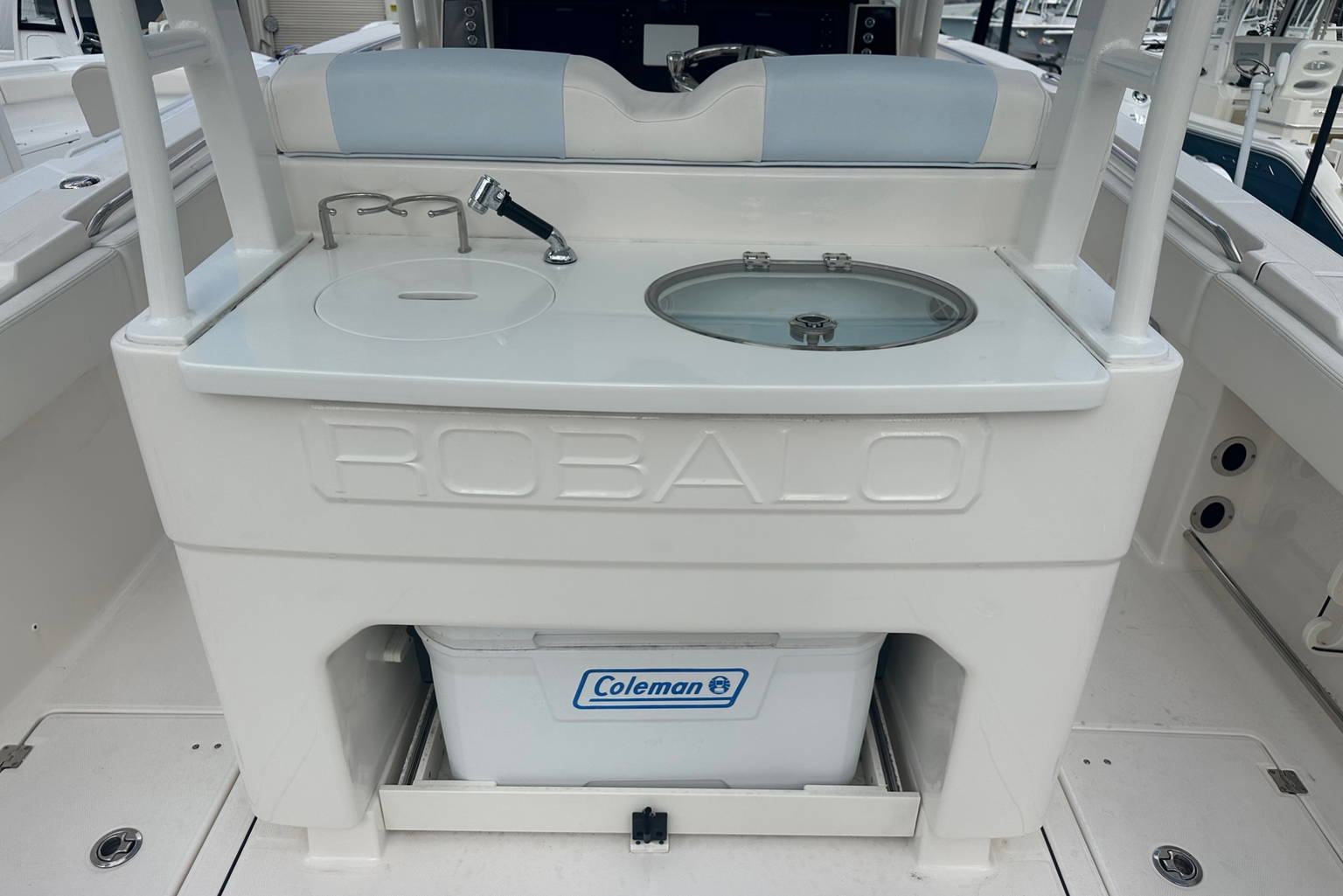 Used 2023 Robalo R302 #0107 image 5