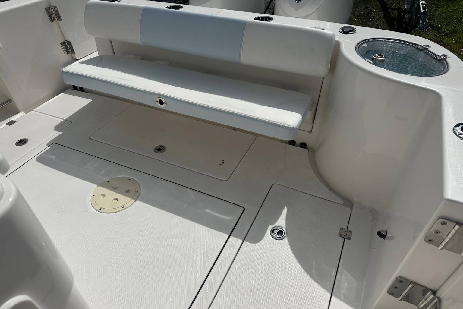 Used 2023 Robalo R302 #0107 image 4