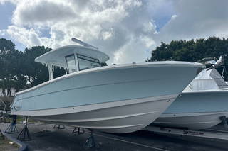 Used 2023 Robalo R302 for sale