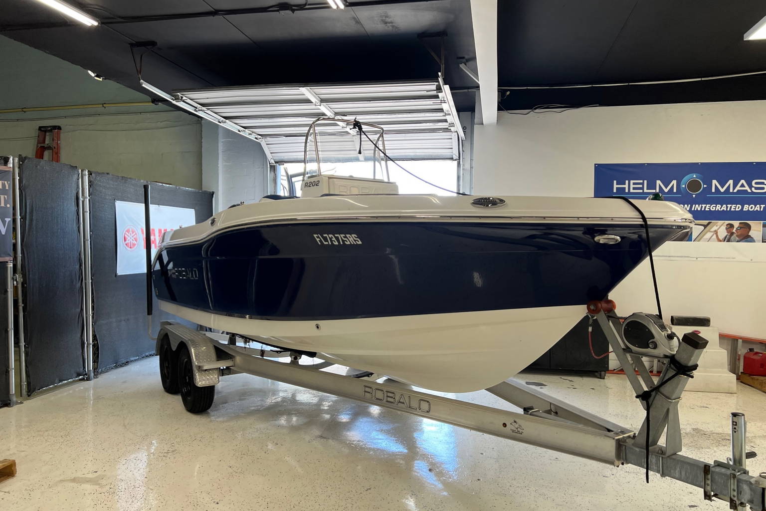 Used 2018 Robalo R202 Explorer #0180 image 5