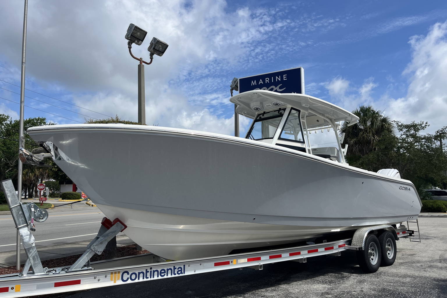 New 2026 Cobia 305 CC #L040 image 2