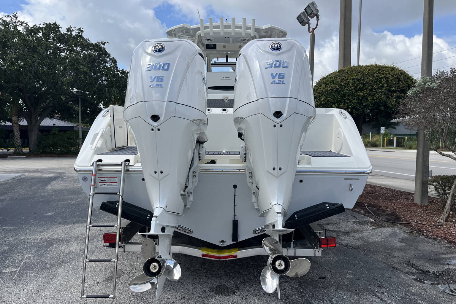 New 2026 Cobia 305 CC #L040 image 5