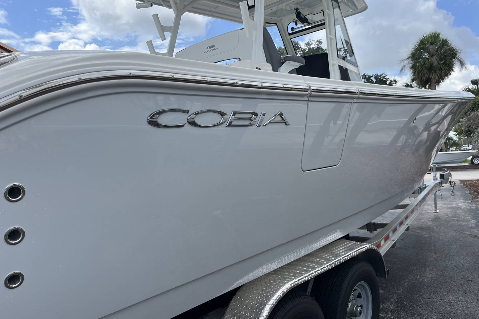 New 2026 Cobia 305 CC #L040 image 7