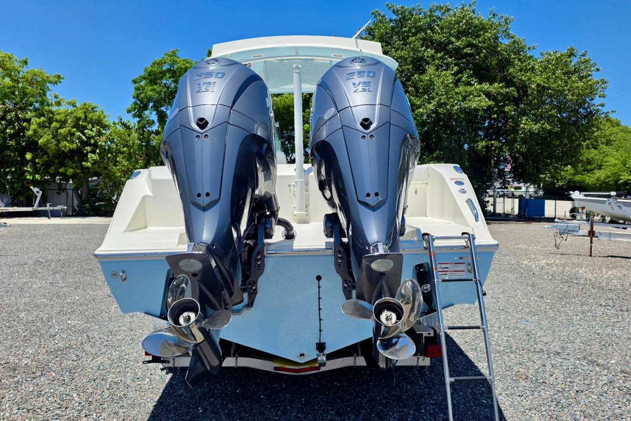Alternative image of Cobia 280 DC in Florida Keys, FL