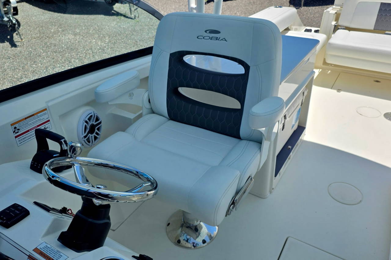 Alternative image of Cobia 280 DC in Florida Keys, FL