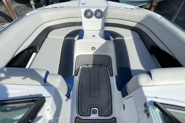 New 2023 Hurricane SunDeck OB SD 2410 OB #2041 image 12