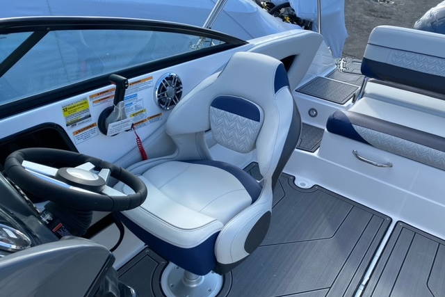 New 2023 Hurricane SunDeck OB SD 2410 OB #2041 image 10