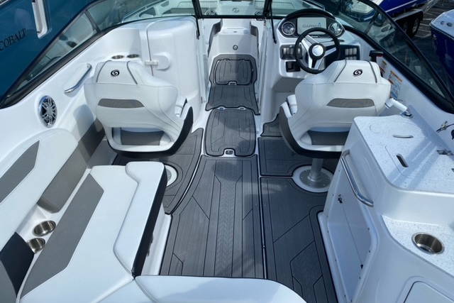 New 2023 Hurricane SunDeck SD 2400 OB #2083 image 3