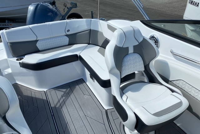 New 2023 Hurricane SunDeck SD 2400 OB #2083 image 9