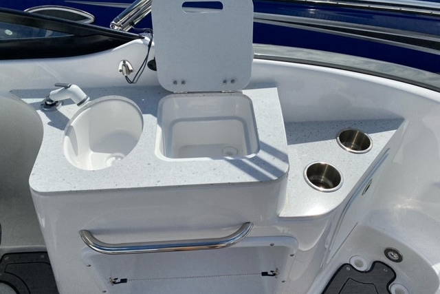 New 2023 Hurricane SunDeck SD 2400 OB #2083 image 5