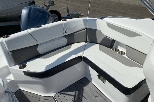 New 2023 Hurricane SunDeck SD 2400 OB #2083 image 4