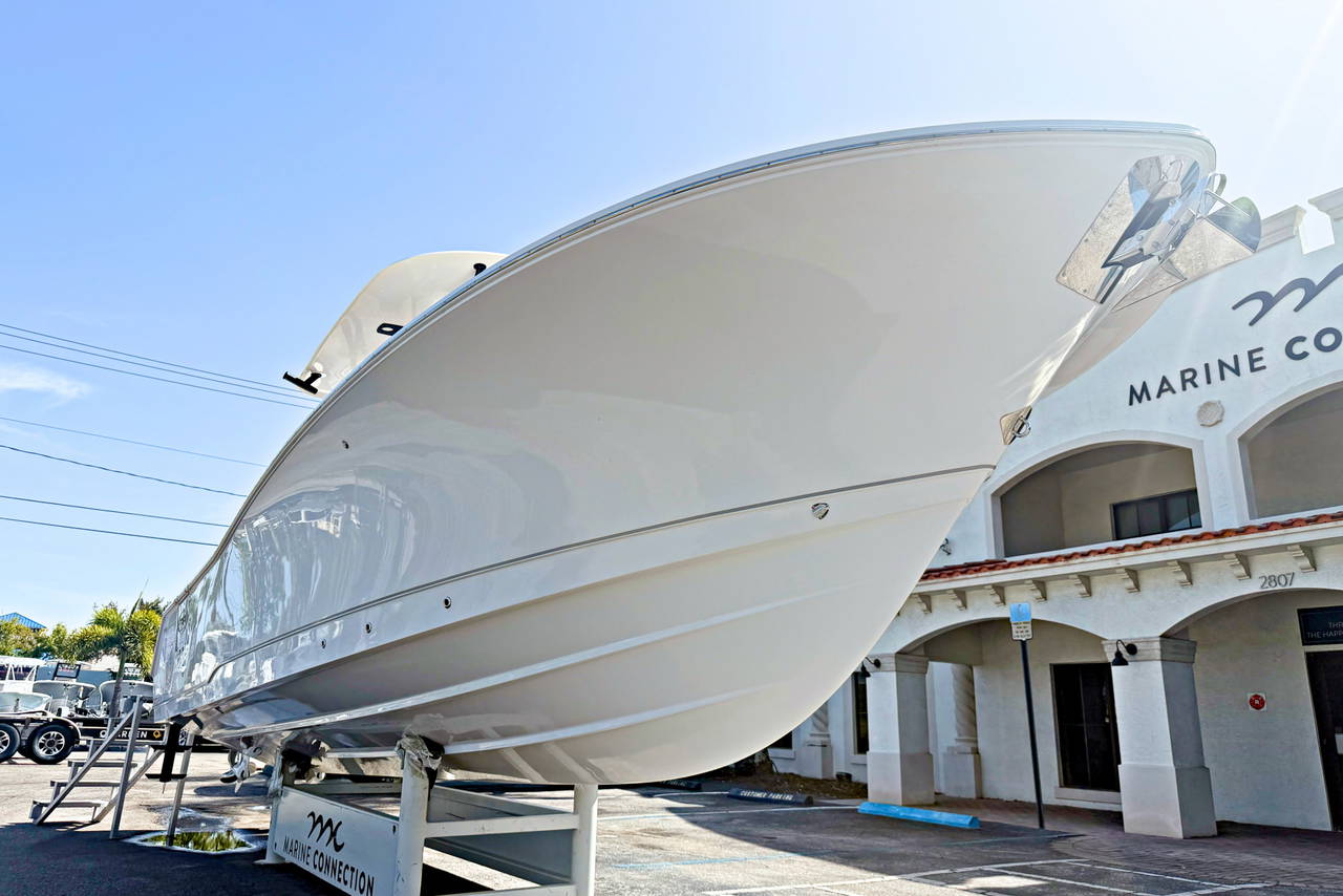 Alternative image of Sea Hunt Ultra 305 SE in West Palm Beach, FL