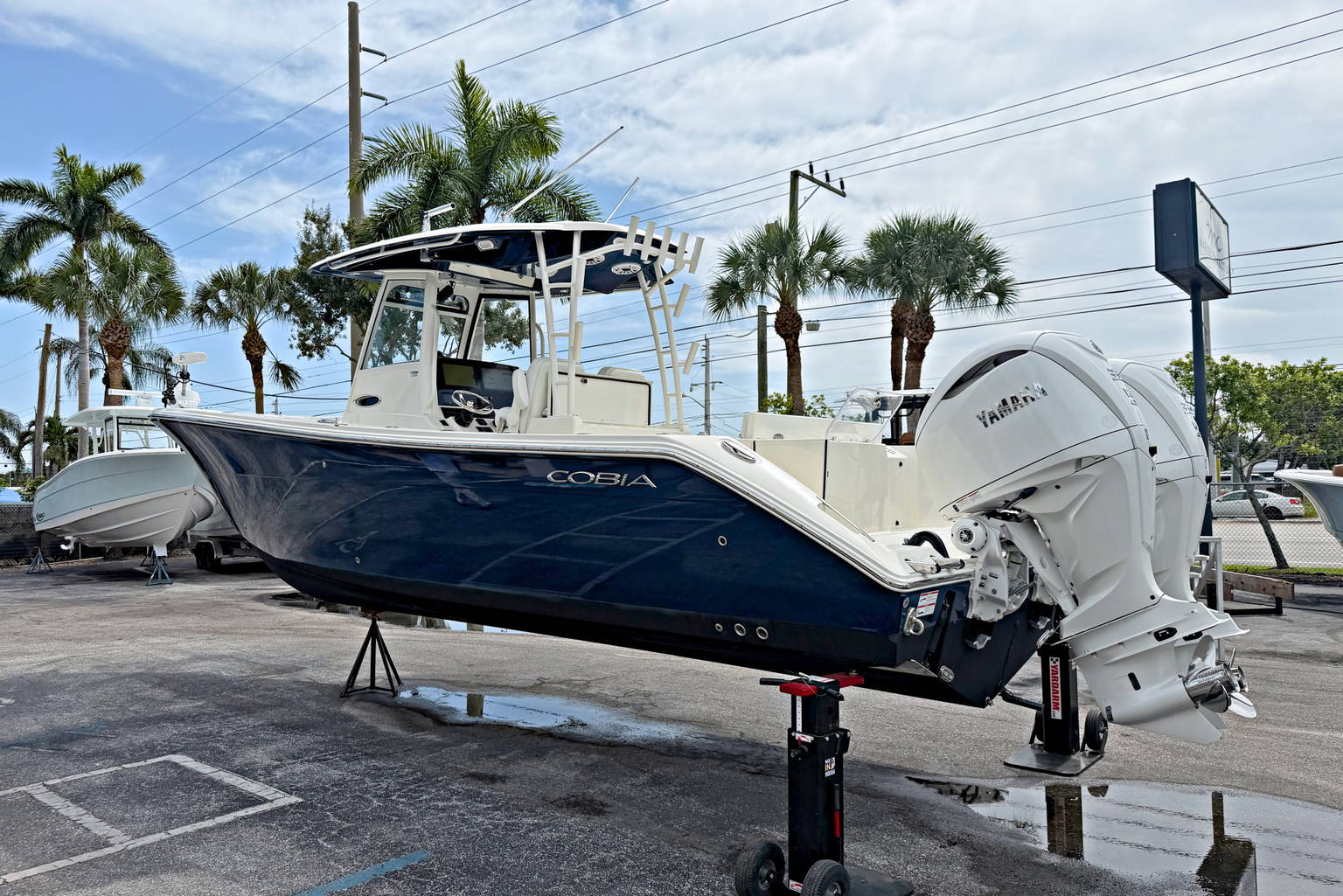 Used 2025 Cobia 320 CC #001F image 2