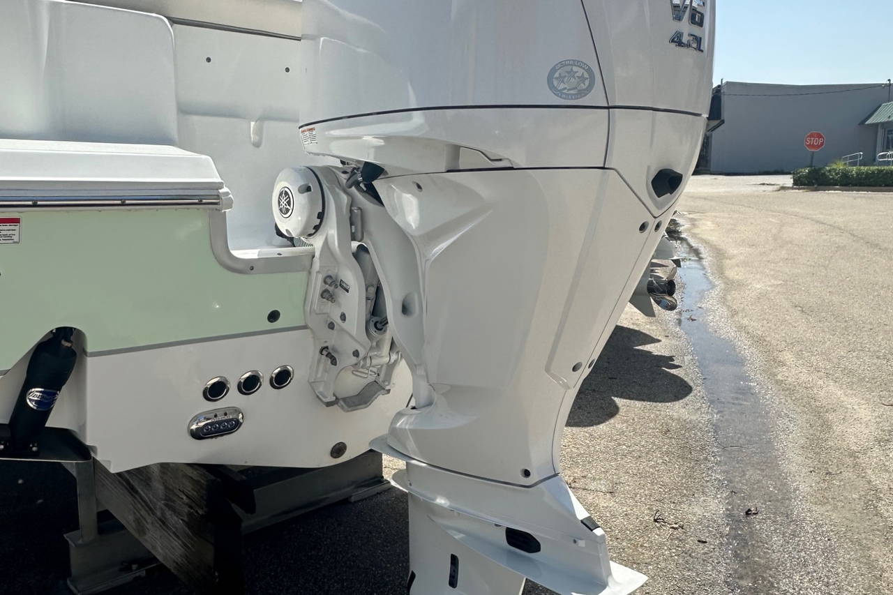Alternative image of Sea Hunt Ultra 255 SE in Stuart, FL