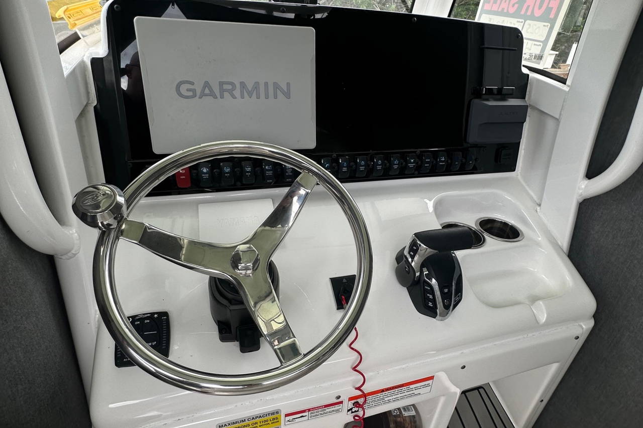Alternative image of Sea Hunt Ultra 255 SE in Stuart, FL