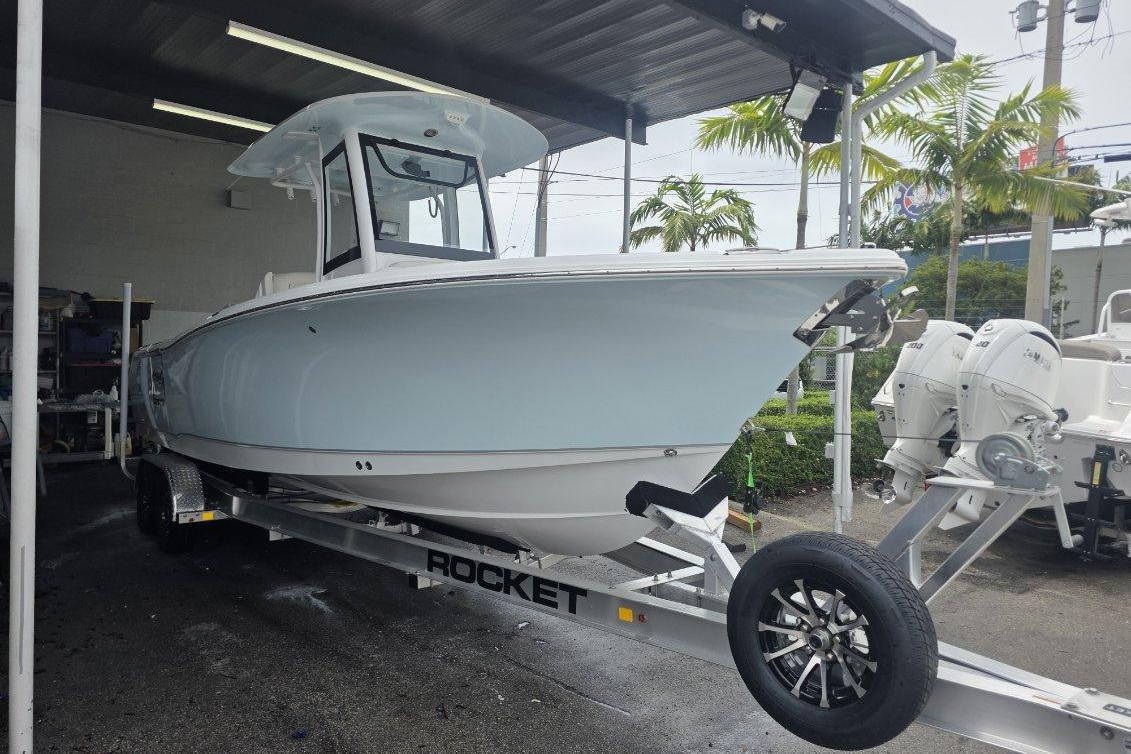 Alternative image of Sea Hunt Ultra 255 SE in Miami, FL